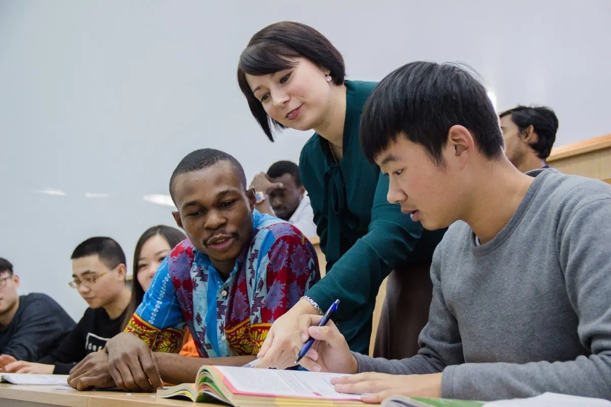 Điều kiện và thủ tục để được làm thêm khi đi du học Nga là gì? - Du học Nga