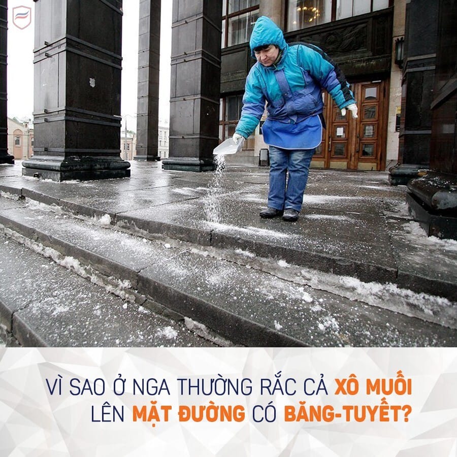 VÌ SAO Ở NGA THƯỜNG RẮC CẢ XÔ MUỐI LÊN TUYẾT?