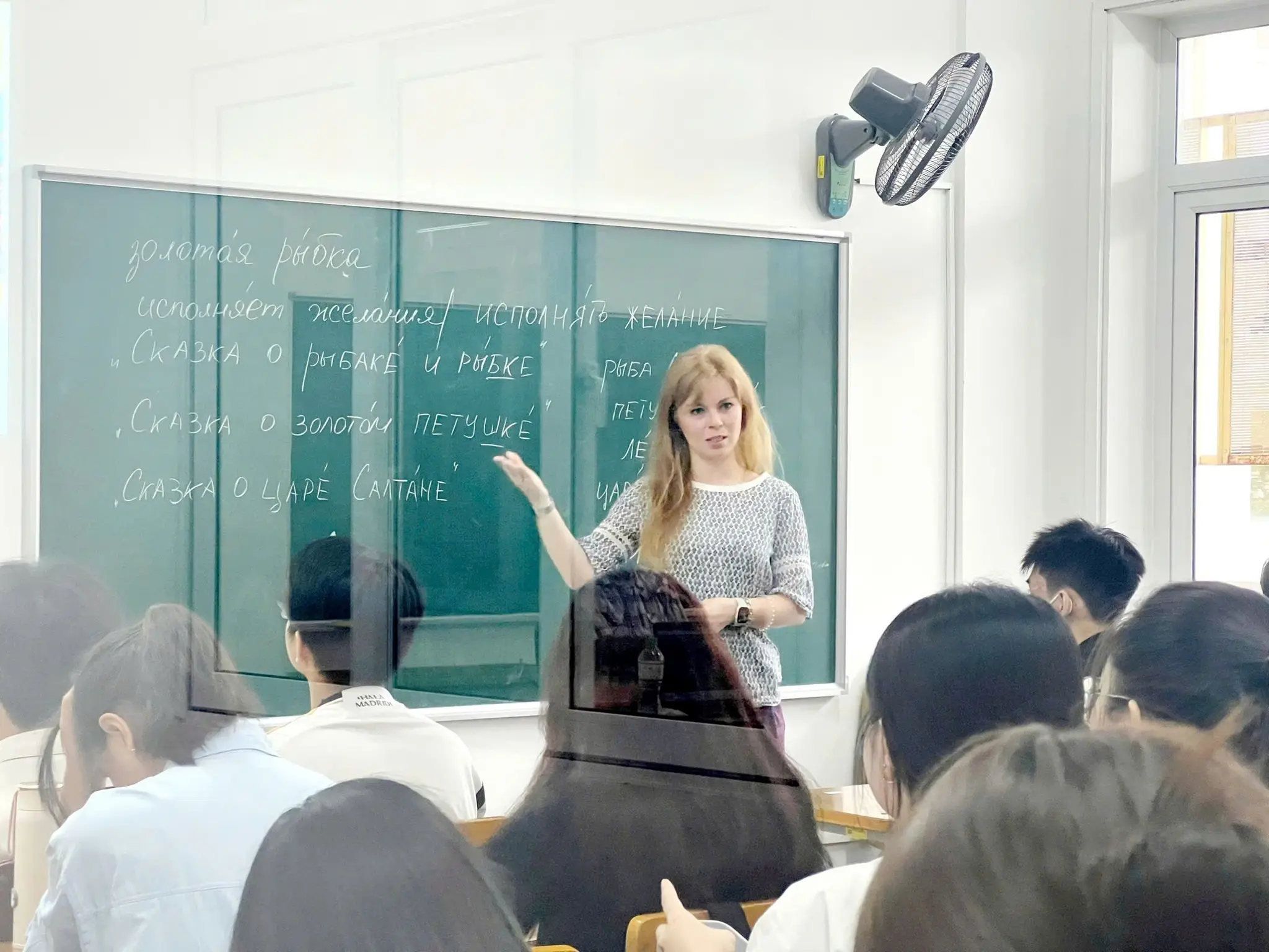 Khảo sát toàn cầu về dạy và học tiếng Nga trên môi trường số