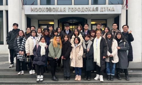 Sinh viên Việt Nam thăm quan Duma Thành phố Moscow