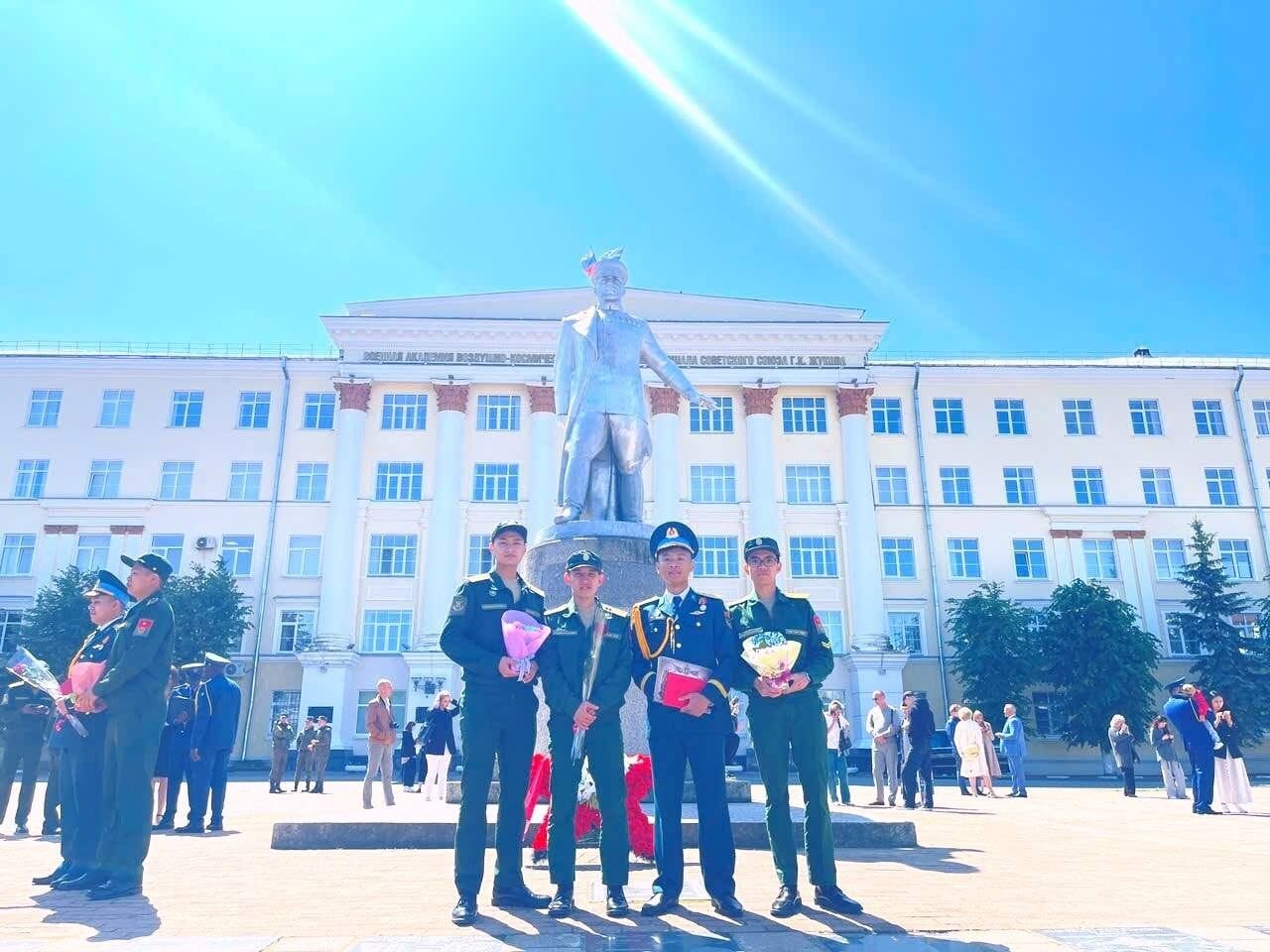 Tự hào du học sinh Việt Nam tốt nghiệp xuất sắc tại Học viện Quân sự Nga