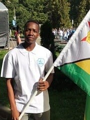 Busani Mangena – sinh viên Zimbabwe, khoa Kỹ thuật Hàng không