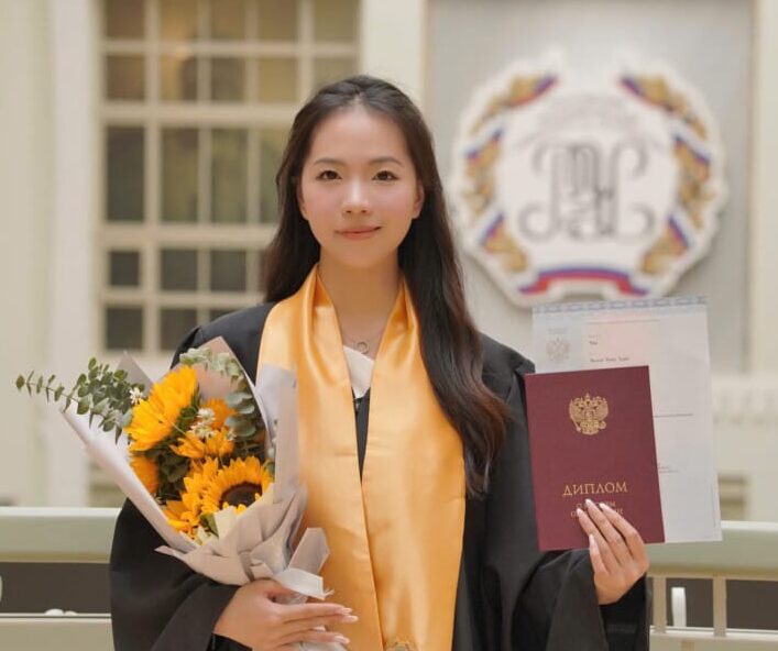 tốt nghiệp bằng đỏ tại Đại học Kinh tế Plekhanov