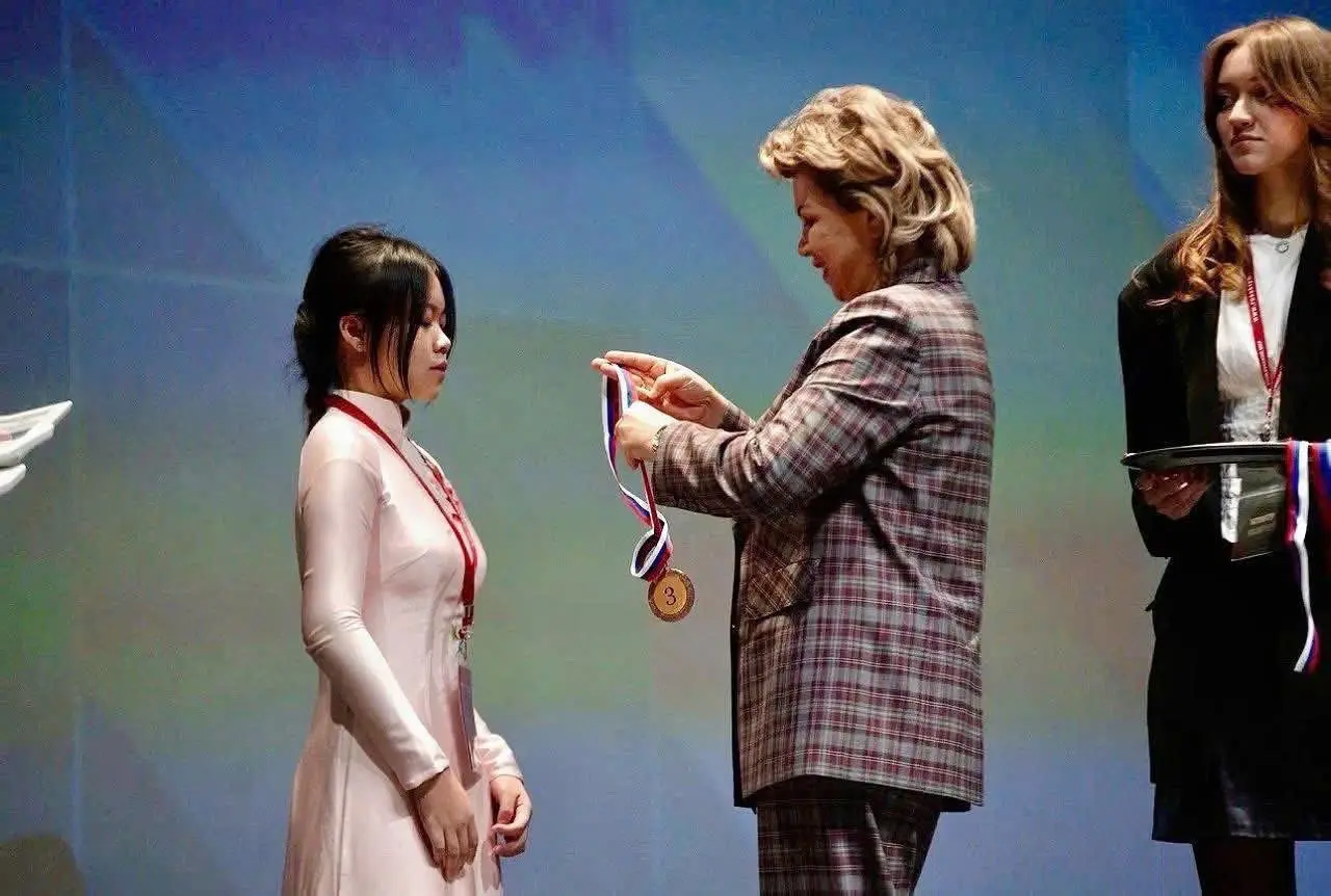 Học sinh Việt Nam giành huy chương tại Olympiad tiếng Nga quốc tế lần thứ XXI - Du học Nga