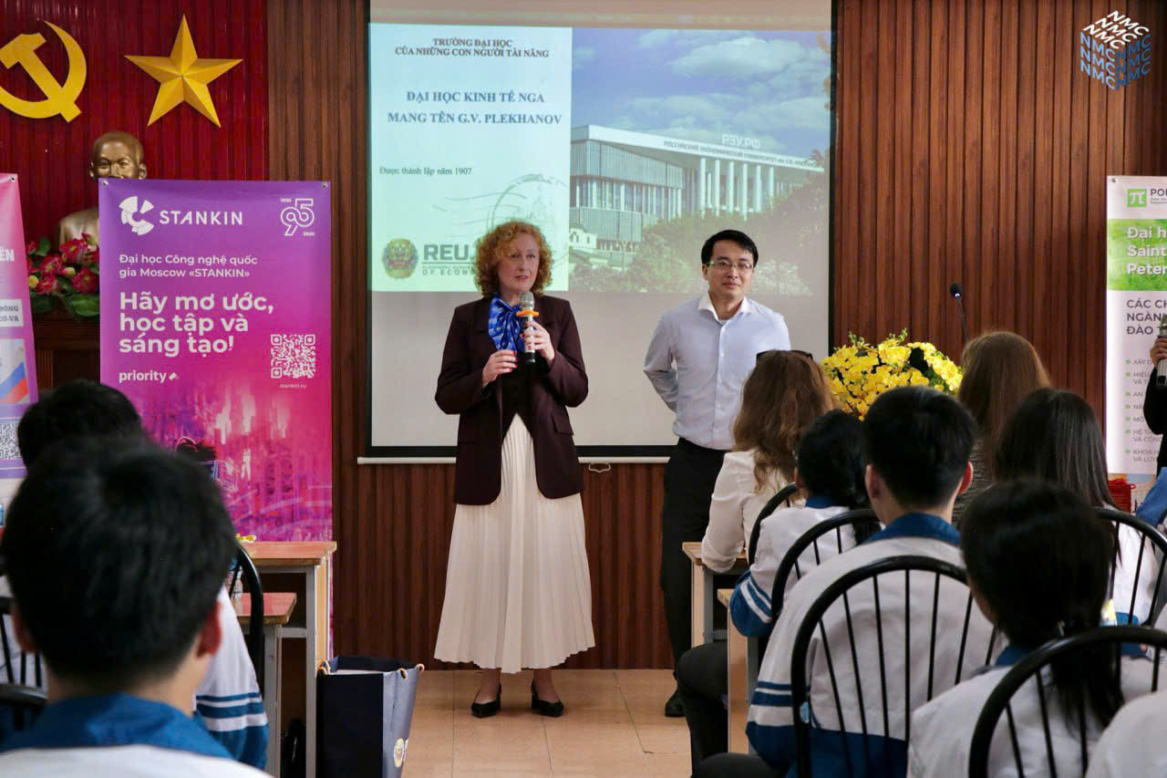 Giới thiệu đại học Nga cho học sinh trường chuyên Nguyễn Trãi