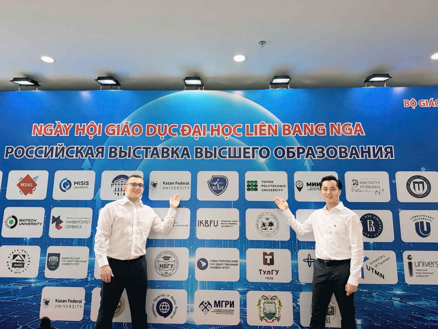 Đội Ngũ Du Học Nga Tham Dự Với Tư Cách đại Diện Đại Học Liên Bang Kazan