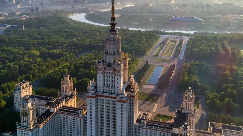 Hồ sơ học bổng MGU 2026 và điều kiện vào Đại học Lomonosov Moscow